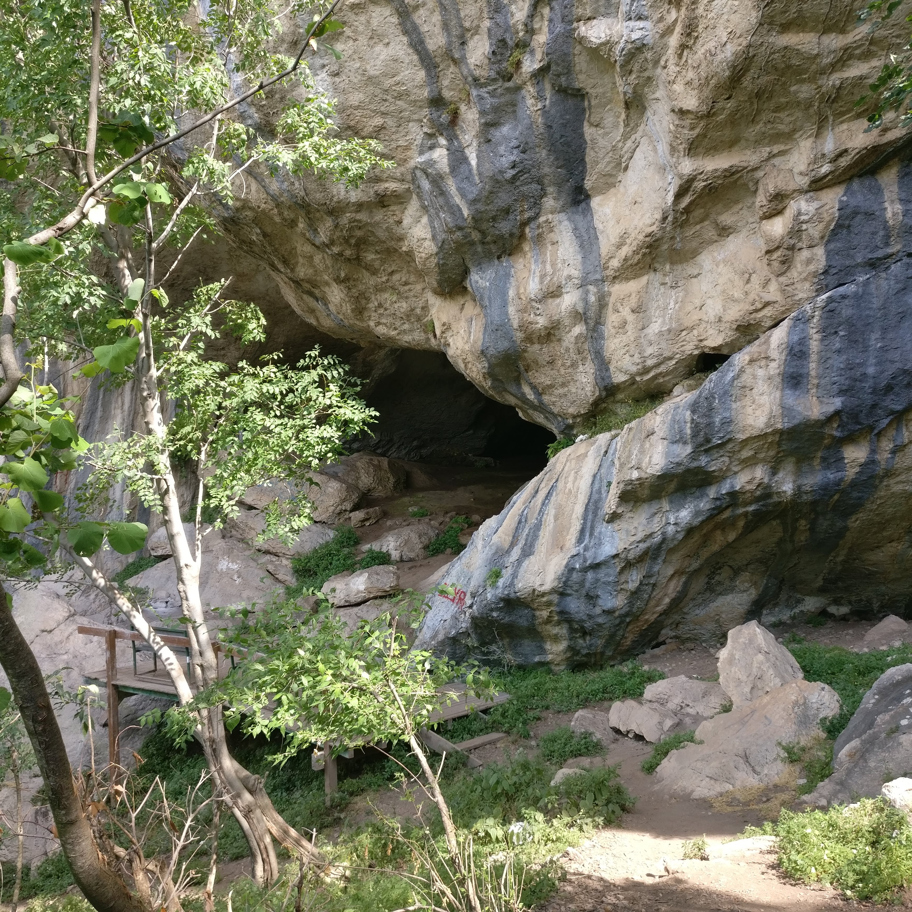 The cave of Pellumbas